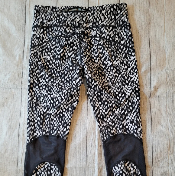 Nike Dri-Fit Black White Leggings Pocket Mesh Panel Size Medium - Picture 7 of 9